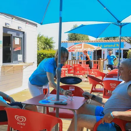 Mobil-home Avec Terrasse - 2 Chambres, 4 Personnes - Api-1-52-1472 Camping La Faute-sur-Mer